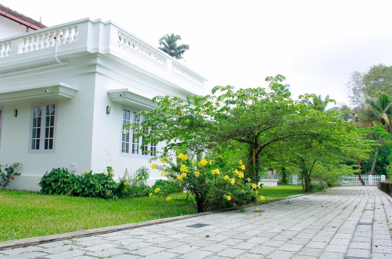 Muziris Harbour View Hotel Kochi Exterior photo